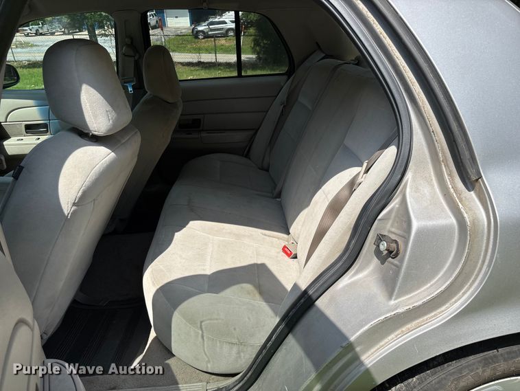 image for item FG0432 2006 Ford Crown Victoria Police Interceptor 