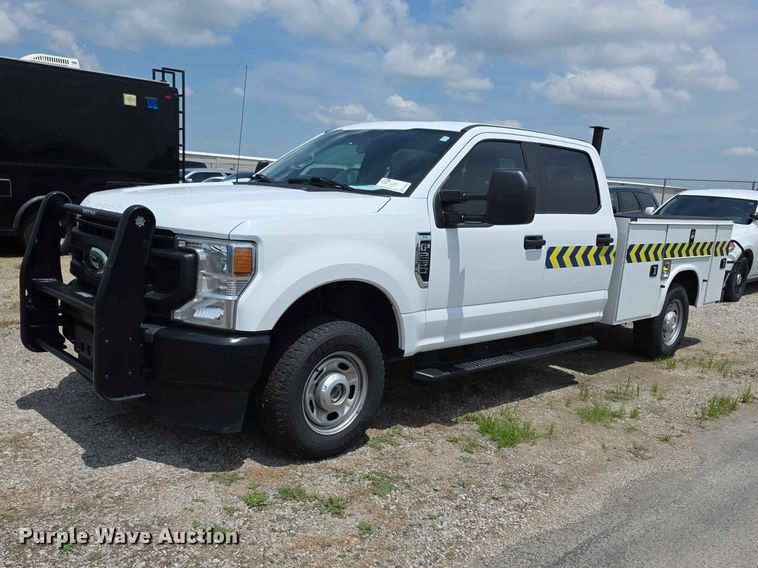 image for item FH6068 2021 Ford F250 Super Duty  Crew Cab utility bed pickup truck