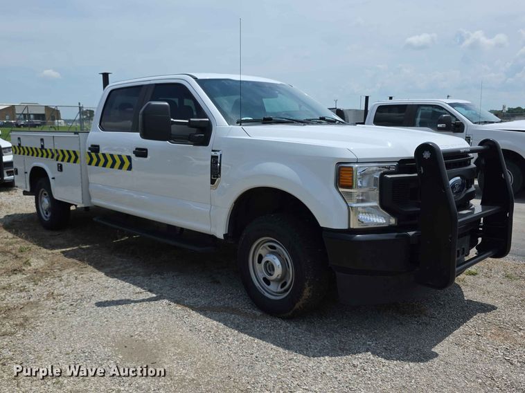 image for item FH6068 2021 Ford F250 Super Duty  Crew Cab utility bed pickup truck