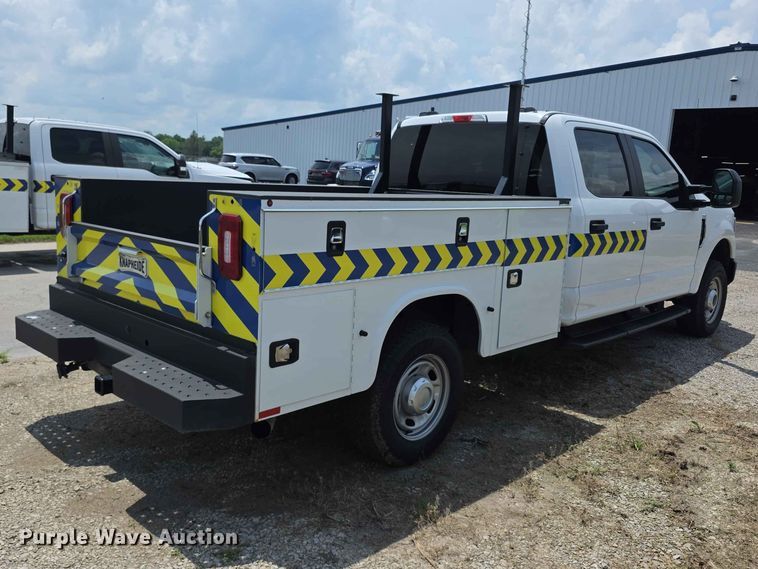 image for item FH6068 2021 Ford F250 Super Duty  Crew Cab utility bed pickup truck