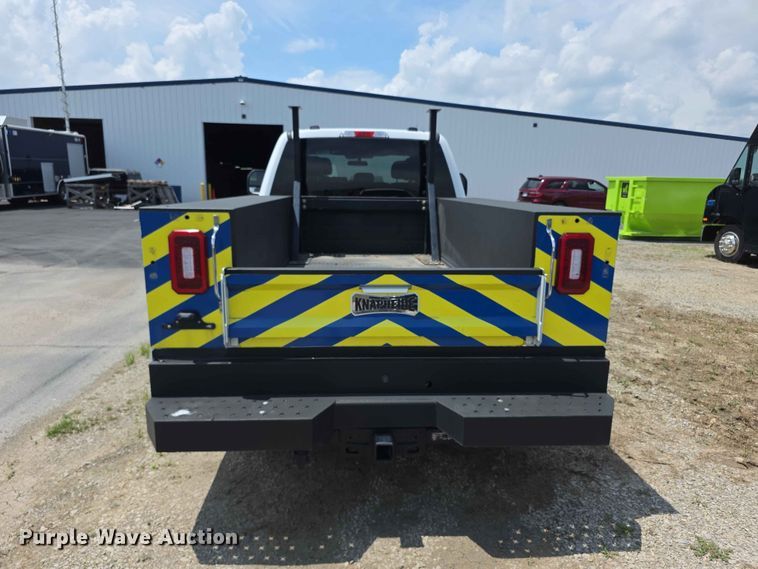 image for item FH6068 2021 Ford F250 Super Duty  Crew Cab utility bed pickup truck