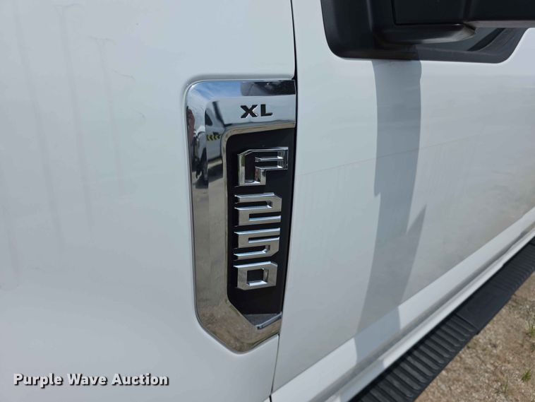 image for item FH6068 2021 Ford F250 Super Duty  Crew Cab utility bed pickup truck