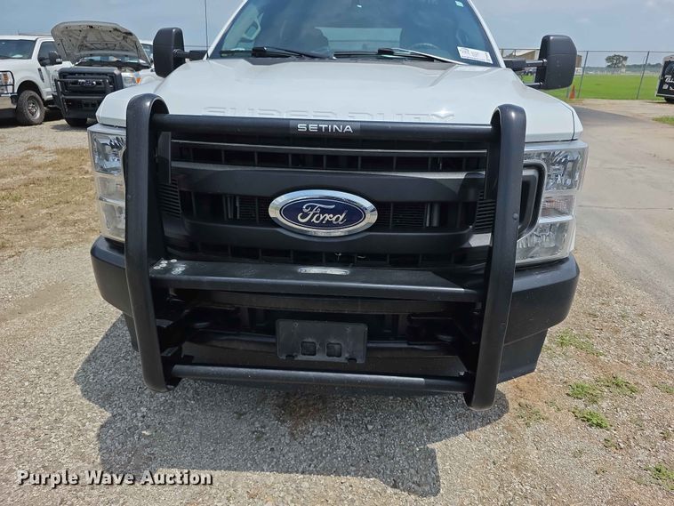 image for item FH6068 2021 Ford F250 Super Duty  Crew Cab utility bed pickup truck