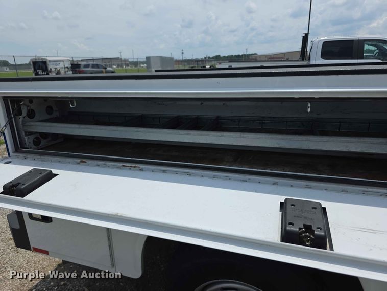 image for item FH6068 2021 Ford F250 Super Duty  Crew Cab utility bed pickup truck