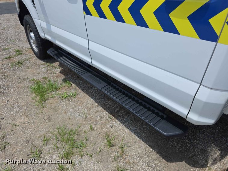 image for item FH6068 2021 Ford F250 Super Duty  Crew Cab utility bed pickup truck