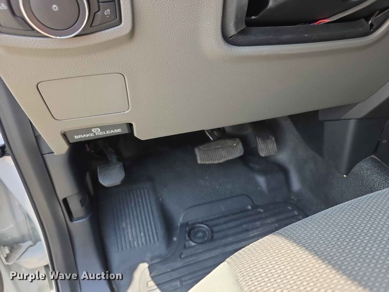 image for item FH6068 2021 Ford F250 Super Duty  Crew Cab utility bed pickup truck