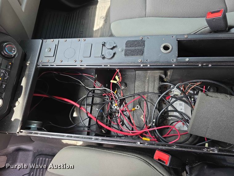 image for item FH6068 2021 Ford F250 Super Duty  Crew Cab utility bed pickup truck
