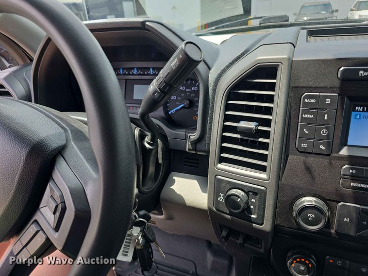 image for item FH6068 2021 Ford F250 Super Duty  Crew Cab utility bed pickup truck