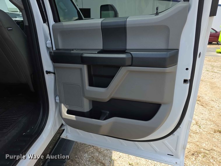 image for item FH6068 2021 Ford F250 Super Duty  Crew Cab utility bed pickup truck