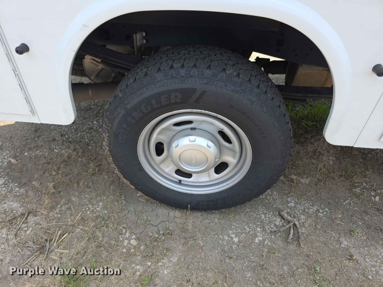 image for item FH6068 2021 Ford F250 Super Duty  Crew Cab utility bed pickup truck