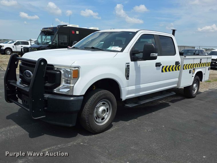 image for item FH6069 2020 Ford F250 Super Duty  Crew Cab utility bed pickup truck