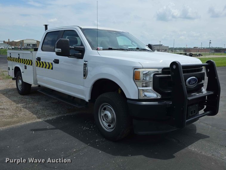 image for item FH6069 2020 Ford F250 Super Duty  Crew Cab utility bed pickup truck
