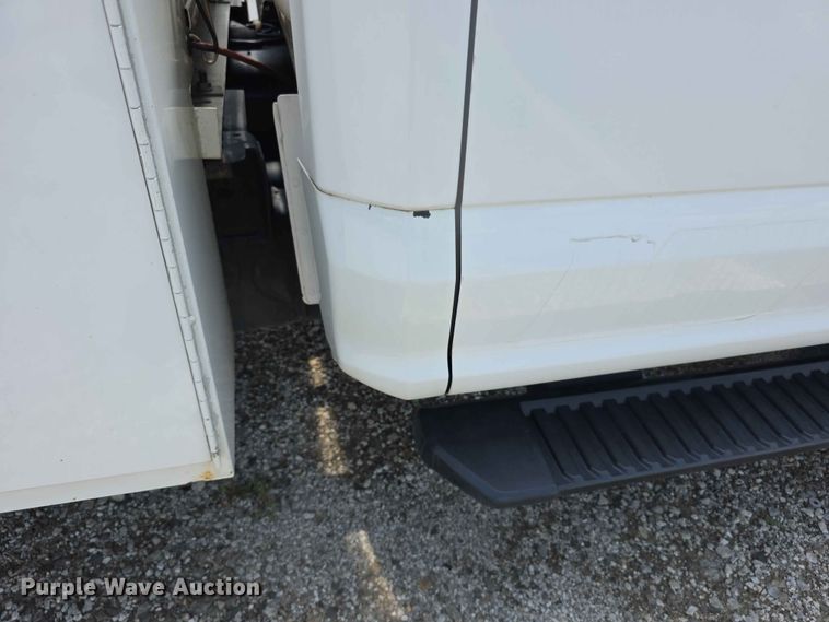image for item FH6069 2020 Ford F250 Super Duty  Crew Cab utility bed pickup truck