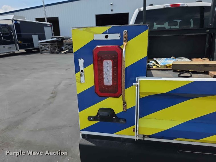 image for item FH6069 2020 Ford F250 Super Duty  Crew Cab utility bed pickup truck