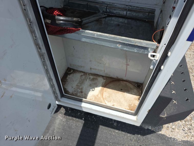 image for item FH6069 2020 Ford F250 Super Duty  Crew Cab utility bed pickup truck