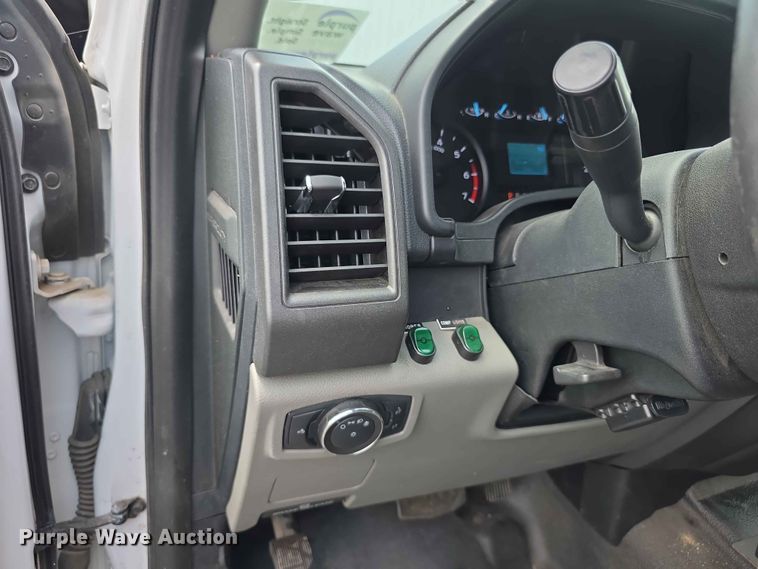 image for item FH6069 2020 Ford F250 Super Duty  Crew Cab utility bed pickup truck