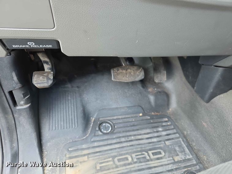 image for item FH6069 2020 Ford F250 Super Duty  Crew Cab utility bed pickup truck