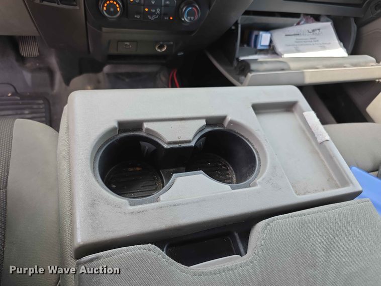 image for item FH6069 2020 Ford F250 Super Duty  Crew Cab utility bed pickup truck