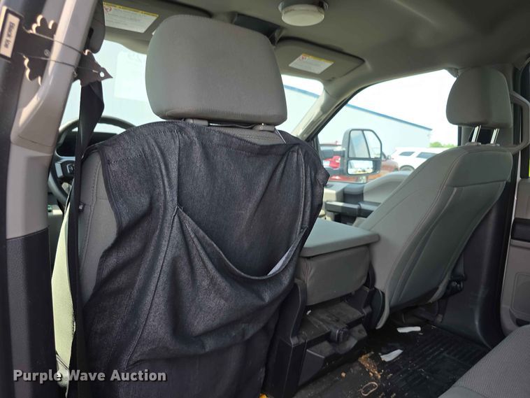 image for item FH6069 2020 Ford F250 Super Duty  Crew Cab utility bed pickup truck