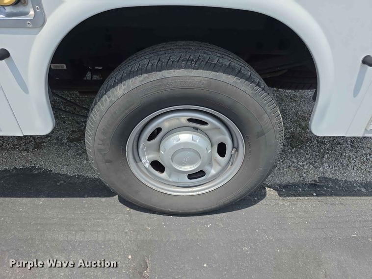 image for item FH6069 2020 Ford F250 Super Duty  Crew Cab utility bed pickup truck
