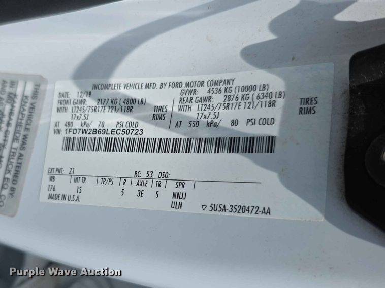 image for item FH6069 2020 Ford F250 Super Duty  Crew Cab utility bed pickup truck