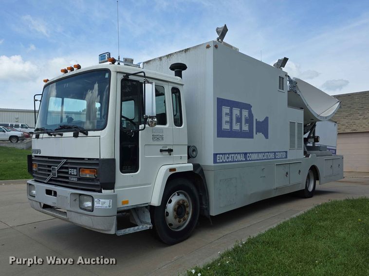 image for item FH6146 1990 Volvo FE613 satellite communication truck