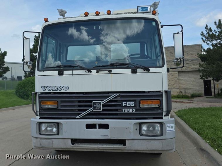image for item FH6146 1990 Volvo FE613 satellite communication truck