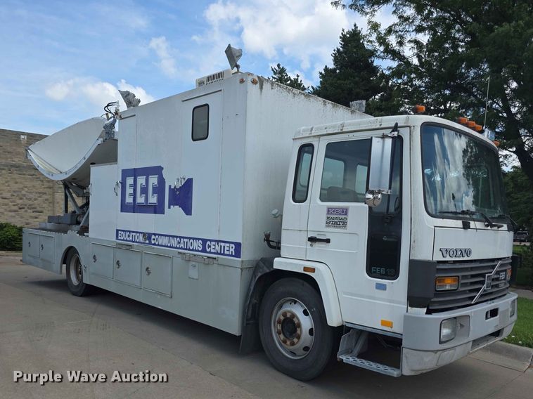 image for item FH6146 1990 Volvo FE613 satellite communication truck