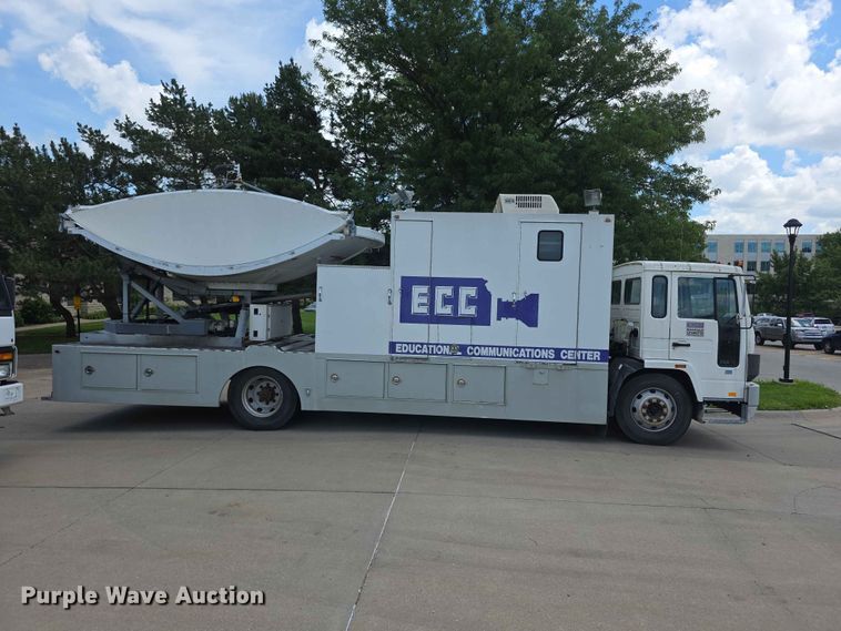 image for item FH6146 1990 Volvo FE613 satellite communication truck