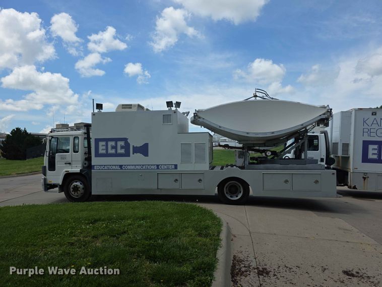 image for item FH6146 1990 Volvo FE613 satellite communication truck