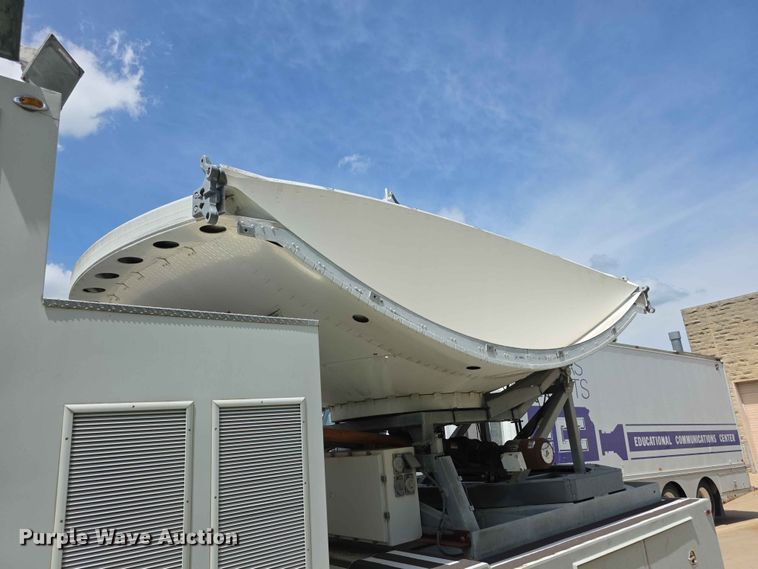 image for item FH6146 1990 Volvo FE613 satellite communication truck