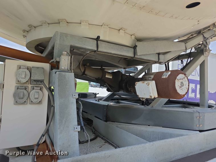 image for item FH6146 1990 Volvo FE613 satellite communication truck
