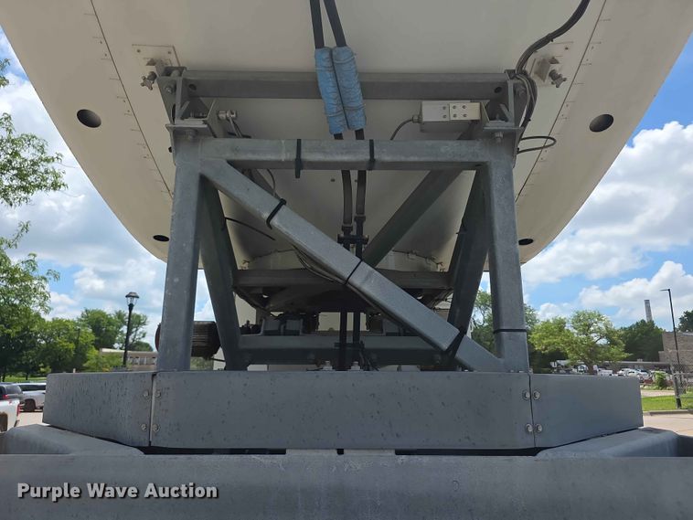 image for item FH6146 1990 Volvo FE613 satellite communication truck