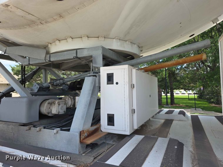 image for item FH6146 1990 Volvo FE613 satellite communication truck