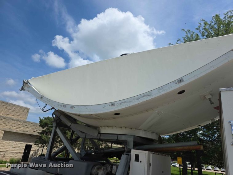 image for item FH6146 1990 Volvo FE613 satellite communication truck