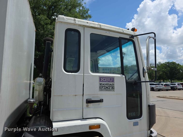 image for item FH6146 1990 Volvo FE613 satellite communication truck