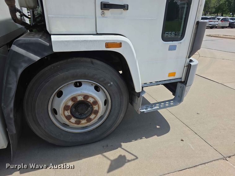 image for item FH6146 1990 Volvo FE613 satellite communication truck