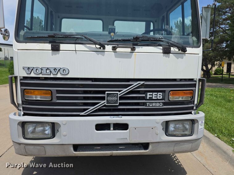 image for item FH6146 1990 Volvo FE613 satellite communication truck