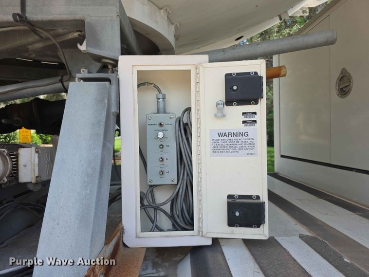 image for item FH6146 1990 Volvo FE613 satellite communication truck