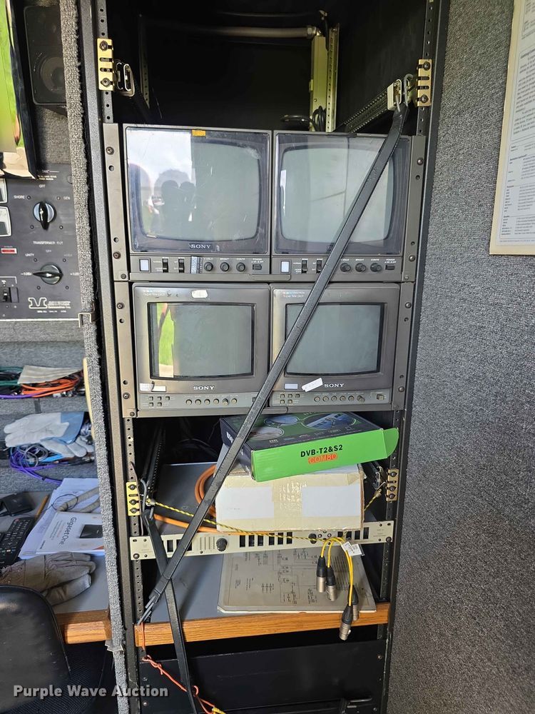 image for item FH6146 1990 Volvo FE613 satellite communication truck