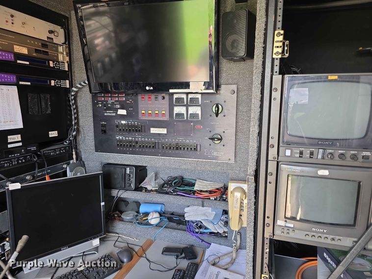 image for item FH6146 1990 Volvo FE613 satellite communication truck