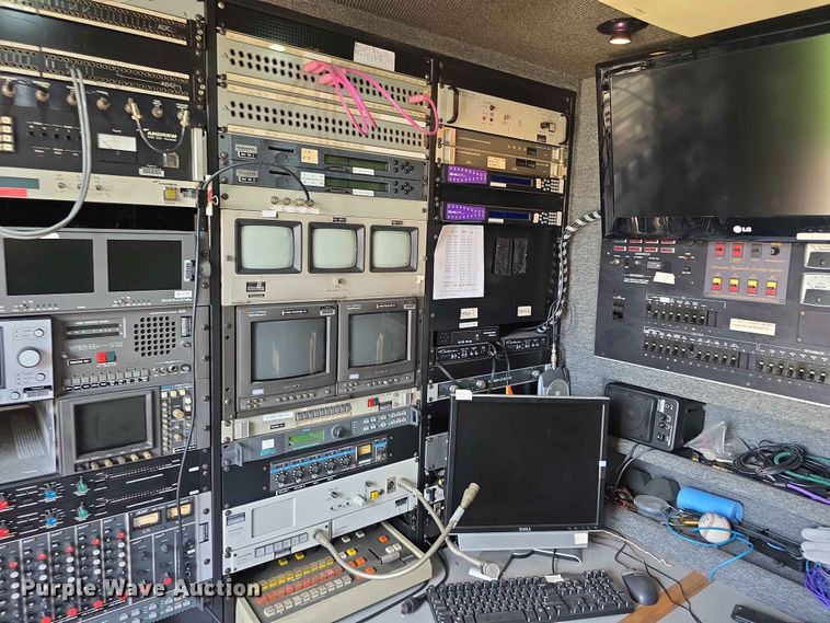 image for item FH6146 1990 Volvo FE613 satellite communication truck