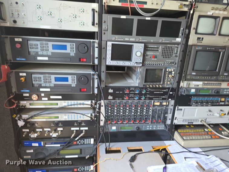 image for item FH6146 1990 Volvo FE613 satellite communication truck