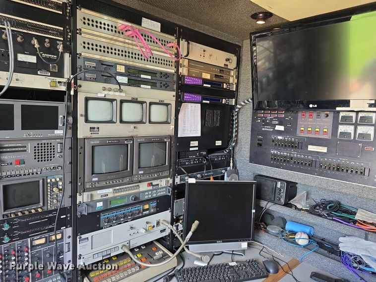 image for item FH6146 1990 Volvo FE613 satellite communication truck