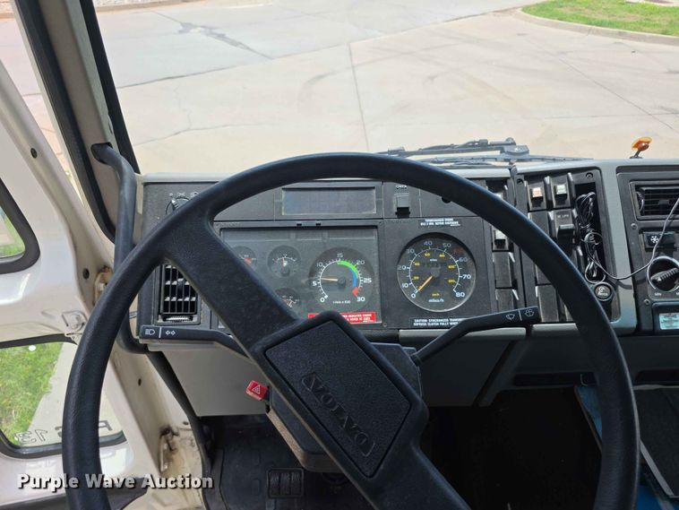 image for item FH6146 1990 Volvo FE613 satellite communication truck