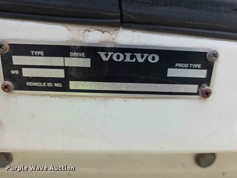 image for item FH6146 1990 Volvo FE613 satellite communication truck