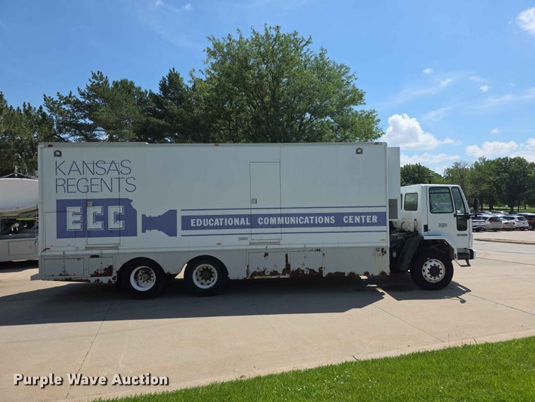image for item FH6147 1989 Ford C8000 broadcasting truck