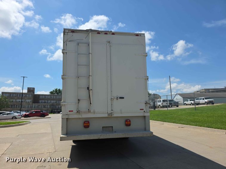 image for item FH6147 1989 Ford C8000 broadcasting truck