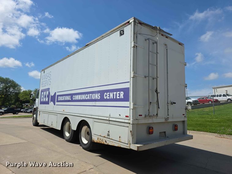 image for item FH6147 1989 Ford C8000 broadcasting truck