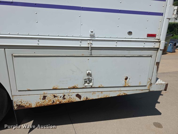 image for item FH6147 1989 Ford C8000 broadcasting truck